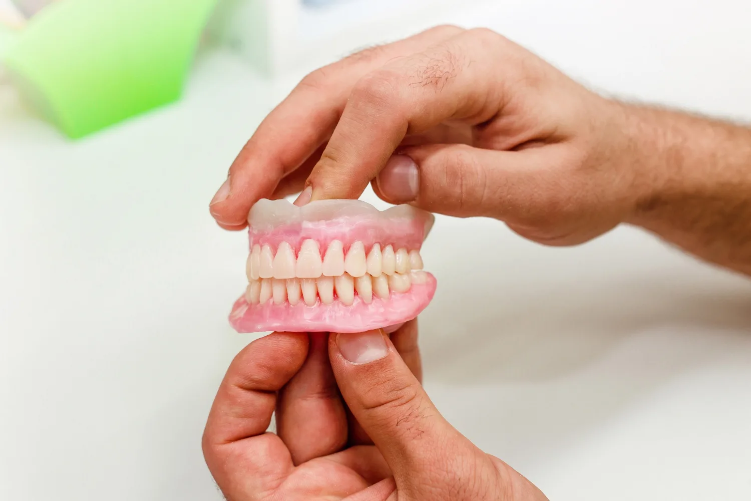 Protesi mobile (dentiera) o Impianti Dentali?