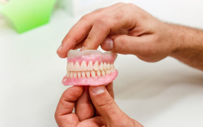 Protesi mobili o impianti per riavere i Denti Fissi? Quale scelta fare?